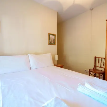 7 - With Private Parking Feriehus *